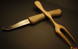 野外求生用木头自制餐具 - 野人部落