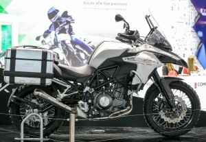 贝纳利TRK502探险车强势来袭 - 野人部落