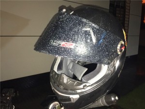 10顶事故后的安全帽,告诉你任何时候都不能脱下头盔 - 野人部落