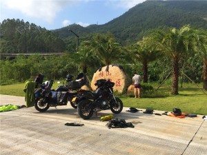 出发，向着东山前进 D2 - 野人部落